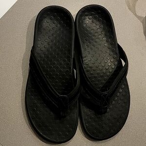 VIONIC WOMENS SIZE 9 BLACK PATENT FLIP FLOP/SANDAL